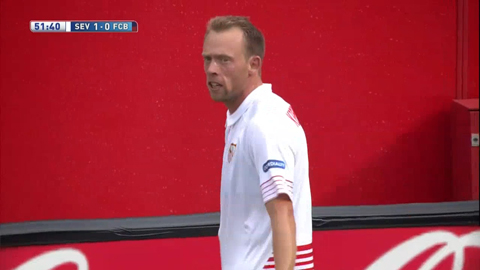 Krohn-Dehli băng vào dứt điểm dũng mãnh (Seville 2-1 Barca)