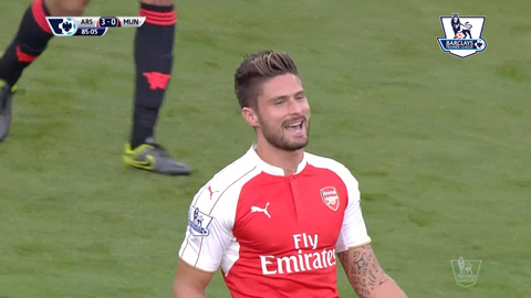 Giroud dứt điểm như… chuyền (Arsenal 3-0 M.U)