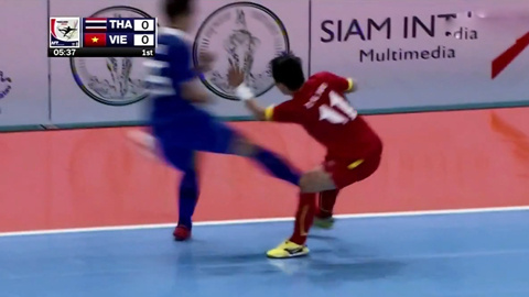 Sao Thái Lan vào bóng triệt hạ cầu thủ futsal Việt Nam