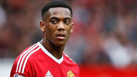 Martial độc diễn kỹ thuật khiến hàng thủ Everton chao đảo