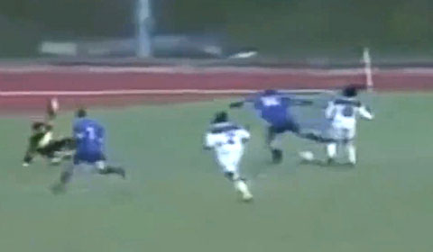 Bàn thắng “rùa” nhất trong lịch sử bóng đá?