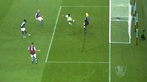 Guzan dùng mặt chặn đứng cú sút của Sterling (Aston Villa 0-0 Man City)