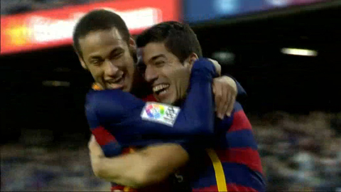 Suarez lập công trên chấm phạt đền (Barca 2-0 Villarreal)