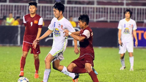 Những pha xử đỉnh cao của các cầu thủ U21 HA.GL trước U21 báo TN.VN