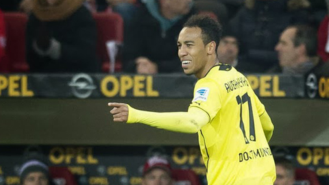 Aubameyang lốp bóng ghi bàn đẹp mắt (Trực tiếp: Dortmund 2-0 Stuttgart)