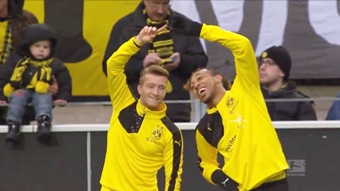 Màn khởi động như bắt chước nhau của Marco Reus và Aubameyang