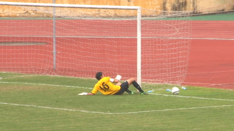 Thủ môn Schneider phán đoán sai, U23 Việt Nam suýt có bàn mở tỷ số (U23 Việt Nam 0-0 JFL Selection)