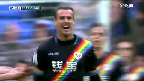 Amay gỡ hòa 1-1 cho đội khách (Real Madrid 10-2 Rayo Vallecano)