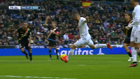 Benzema nâng tỷ số lên 9-2 (Real Madrid 10-2 Rayo Vallecano)