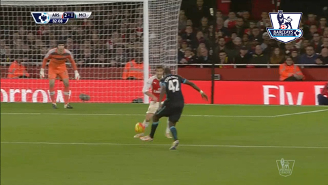 Tuyệt phẩm chân trái của Yaya Toure vào lưới Arsenal