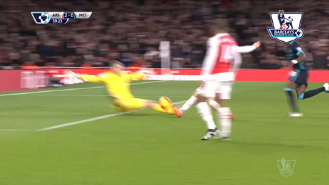 Joe Hart dùng mặt cứu thua cho Man City