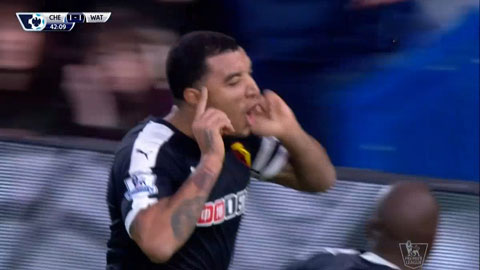 Deeney gỡ hòa 1-1 cho đội khách (Chelsea 2-2 Watford)