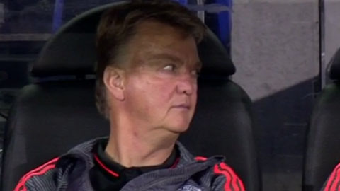 Hài hước: Mourinho cười đểu Van Gaal