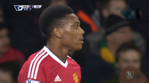 Martial sút trúng cột dọc (M.U 0-0 Chelsea)