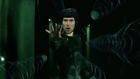 Petr Cech tỏa sáng như người hùng trong phim 'Ma trận