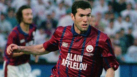 Chiêm ngưỡng lại bàn thắng kinh điển của Zidane vào lưới Betis