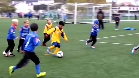 Thần đồng 8 tuổi được ví như truyền nhân của Ronaldo và Messi