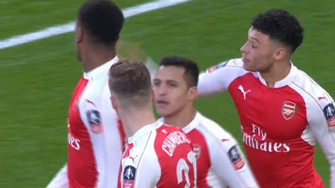 Alexis Sanchez ghi bàn sau 6 đường chuyền (Arsenal 2-1 Burney)