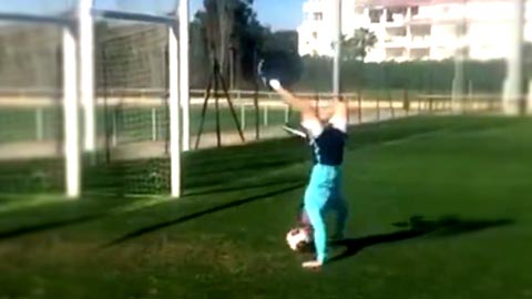 Ghi bàn theo thế trồng cây chuối