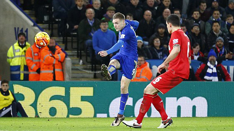 Cú vô-lê để đời của Jamie Vardy