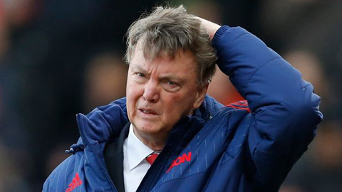 Hãy sa thải Van Gaal để cứu con tàu đắm M.U