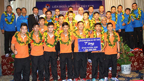 Họ, những người hùng futsal Việt Nam đã về!