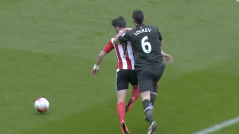 Southampton mất oan một quả penalty?