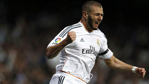 Cú ngả bàn đèn tuyệt đẹp vào lưới Barca của Benzema