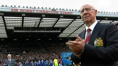 Khoảnh khắc M.U tri ân Sir Bobby Charlton