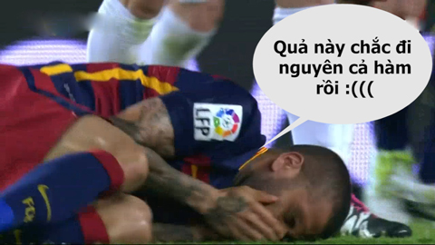 Clip chế: Pepe giãy giụa, Alves suýt đi cả hàm răng