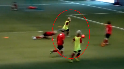 Messi hay Neymar chắc cũng phải nể cậu bé này