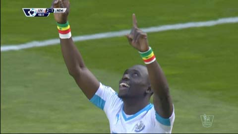 Newcastle có bàn rút ngắn tỷ số (Liverpool 2-1 Newcastle)