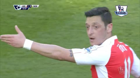 Ozil sút bóng vọt xà đáng tiếc (Arsenal 1-0 Norwich)