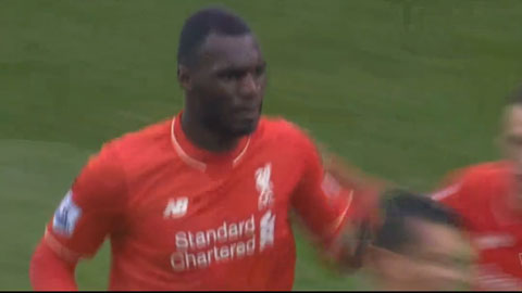 Benteke rút ngắn tỷ số cho Liverpool (Swansea City 2-1 Liverpool)