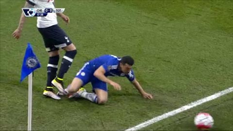 Walker chơi xấu Pedro (Chelsea 0-0 Tottenham)