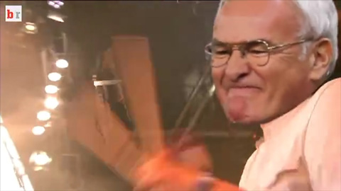 Clip chế: Ranieri và học trò quẩy tưng bừng trên sân khấu
