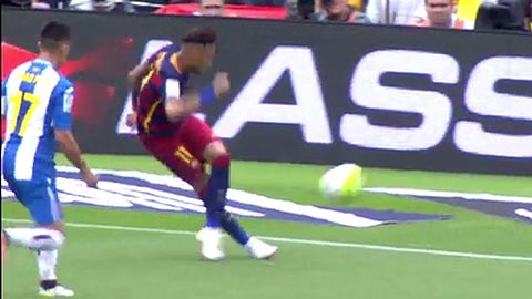 Neymar chuyền bóng cho Messi bằng tuyệt kỹ Rabona