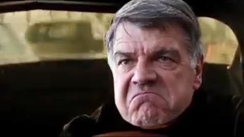 Clip chế: Bị truy sát, Sam Allardyce vẫn thoát hiểm ngoạn mục