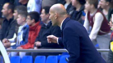 Phản ứng của Zidane khi Ronaldo bỏ lỡ cơ hội ở tư thế đối mặt