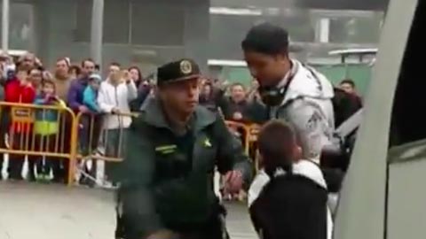 Hành động đáng trân trọng của Ronaldo trước fan nhí