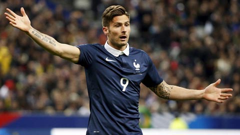 Giroud bị CĐV nhà la ó dù ghi bàn đều đặn