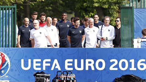 Chùm ảnh ĐT Pháp ráo riết tập luyện chuẩn bị cho trận khai mạc EURO