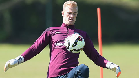 Joe Hart dùng Rabona xỏ háng đồng đội