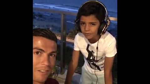 Con trai Ronaldo trổ tài làm ca sỹ