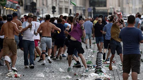 Hooligan Anh lại phá phách ở EURO 2016