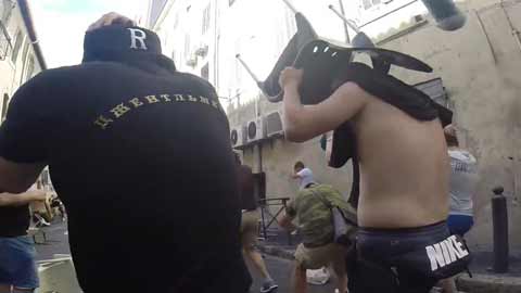 CĐV Nga tự quay cảnh hỗn chiến với CĐV Anh