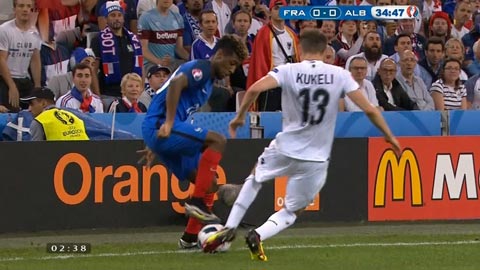 Kingsley Coman tái hiện pha xoay compa kinh điển của huyền thoại Zidane