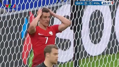 Milik bỏ lỡ cơ hội quý hơn vàng để ghi bàn vào lưới ĐT Đức