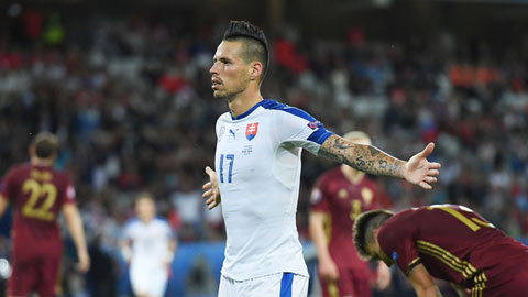 Hamsik sáng nhất trên bầu trời thiếu sao