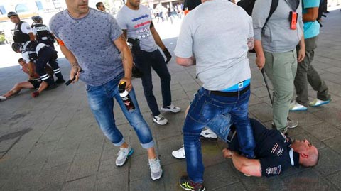 CĐV Ba Lan và Ukraine lại hỗn chiến trên đường phố Maseille